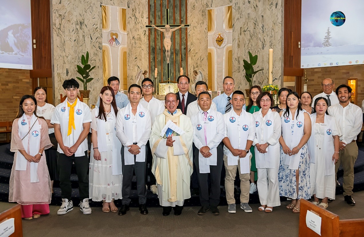 Thánh Lễ Phục Sinh và Rửa Tội Tân Tòng tại Giáo Đoàn Revesby, Sydney, Australia
